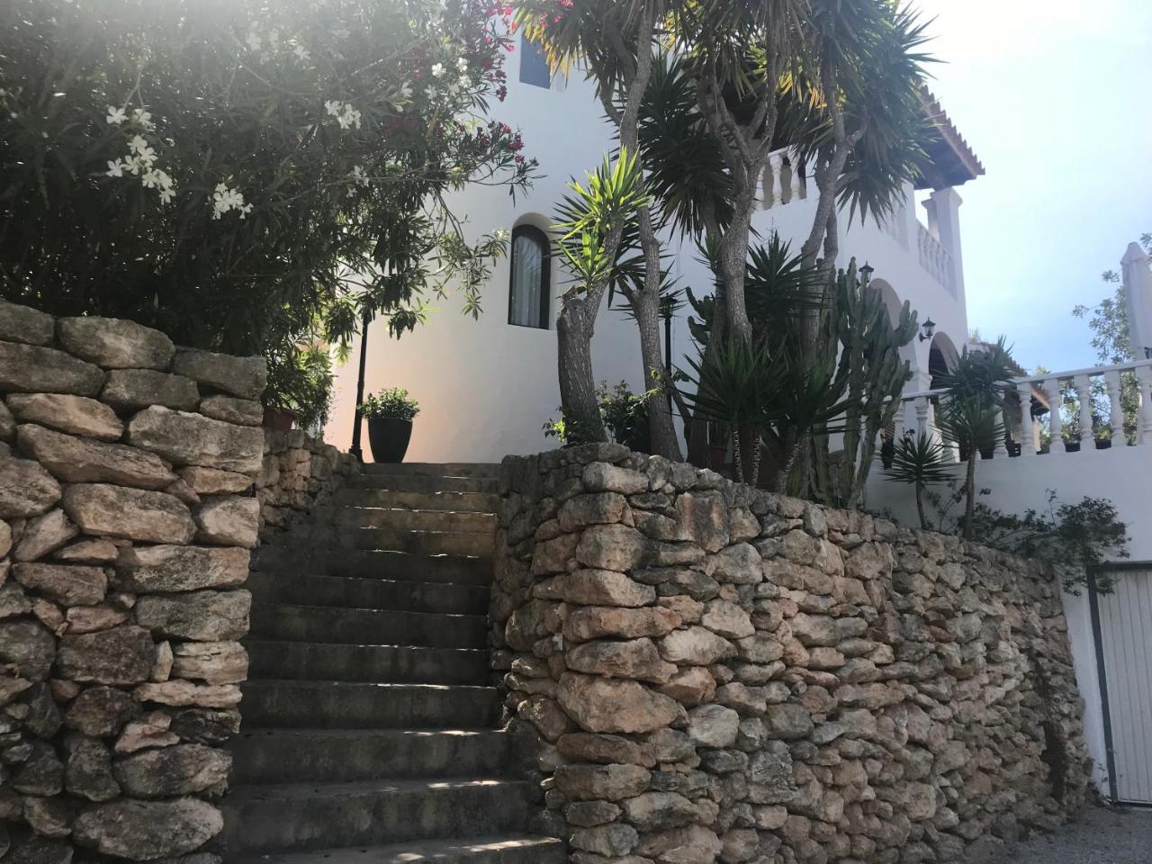 Villa Mercedes Кала-Лонга Экстерьер фото